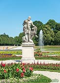 Геракл, опирающийся на голову немейского льва