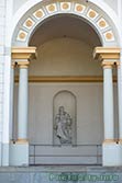 Статуя в нише фасада дворца Шлайсхайм. Мюнхен
