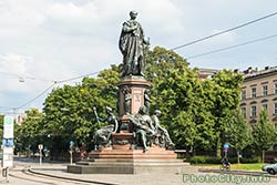 Мюнхен. Памятник Максимилиану II Виттельсбаху королю Баварии