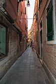 Венеция. Улица Sestiere Dorsoduro возле университета