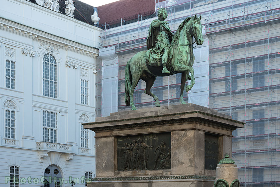 Австрия. Вена. Памятник королю Германии Иосифу II
