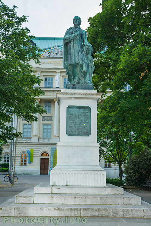 Йозеф Людвиг Франтишек (Франц) Рессель. Памятник в Вене