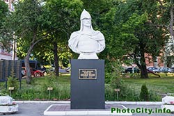 Бюст князю Александру Невскому в городе Туле