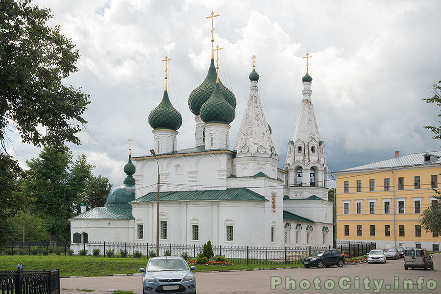 Путешествие по Ростову Великому. Церковь в центре города