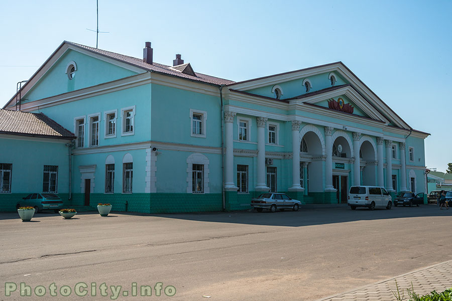 Город Вязьма. Памятник паровозу